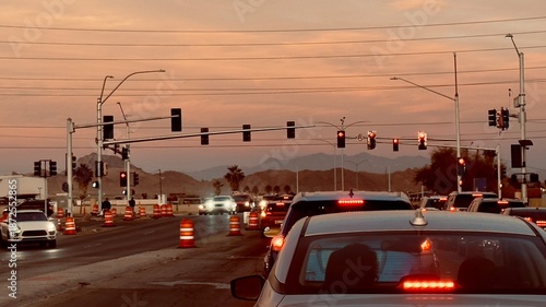 Foto POV from inside a car at a city intersection during golden hour