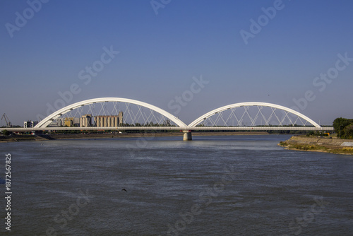 Fotografia New Zezelj Bridge, Novi Sad