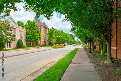 Fotografie Historic brick buildings along tree lined 2nd Ave just off of Main Street in the central downtown district of the picturesque small town of Franklin, Tennessee