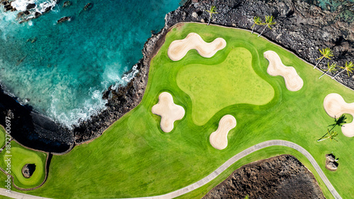 Foto Aerial bird's eye view of Big Island, Hawaii landscapes with a golf course green
