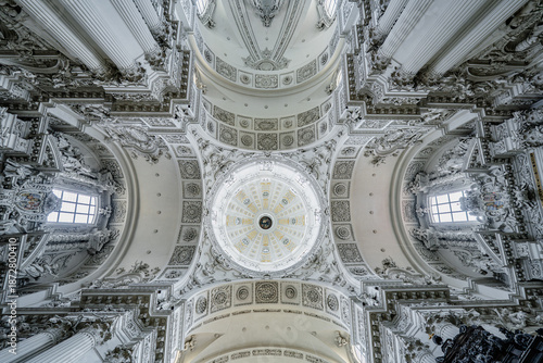 Kuppel der Theatinerkirche in München von innen