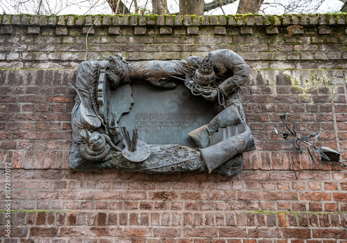 Memorial plaque honoring Anna Maria Luisa de' Medici on the facade of the Dusseldorf City Museum. Dusseldorf, Germany