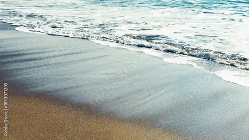 一色海岸の波打ち際の様子