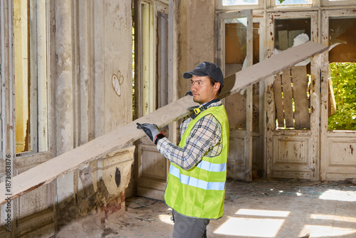 Fotografija Experienced craftsperson carefully positions support beams
