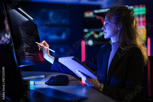 Tableau sur toile Cyber security specialist monitoring global network safety