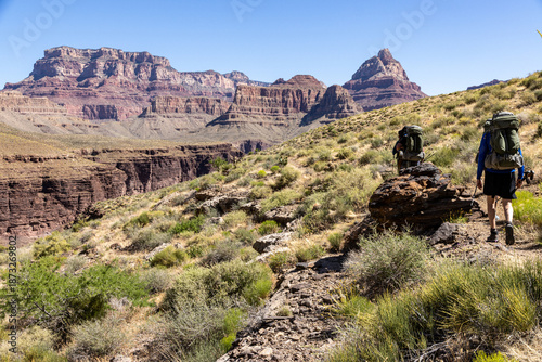 Backpackers hiking along the Grandview Trail in Grand Canyon National Park, Arizona, USA
