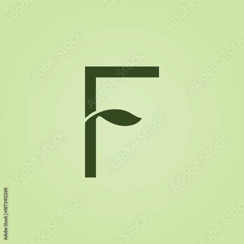 Lettre F verte stylisée avec feuille intégrée en monogramme typographique minimaliste sur fond vert clair