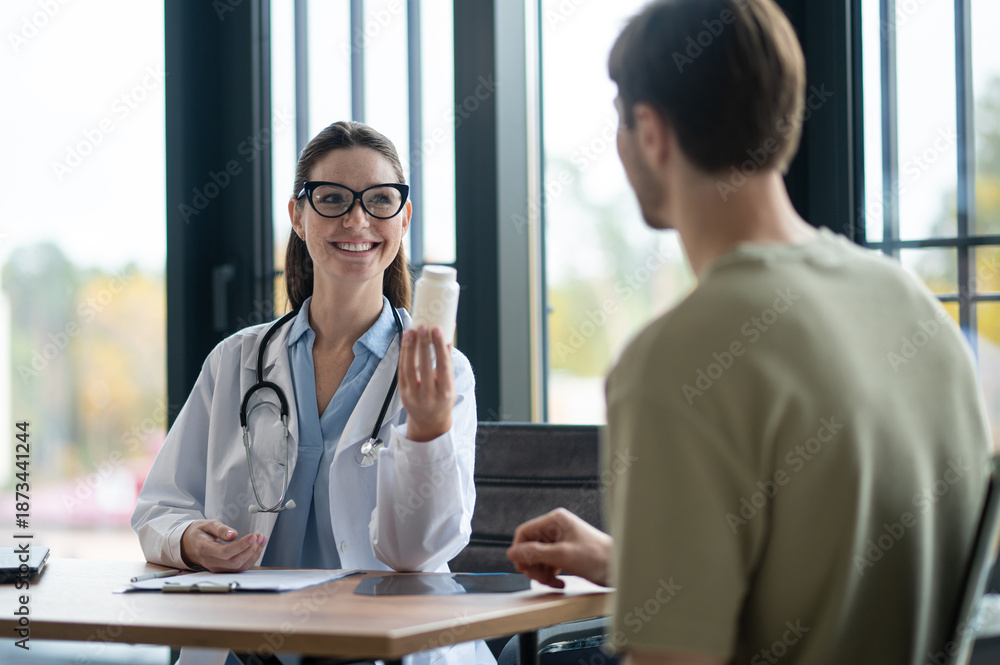 Obraz premium Male patient having an appointment with the therapist