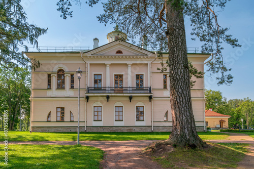 Fotografia The estate house of Countess Orlova-Chesmenskaya at the Novgorod Museum of Folk
