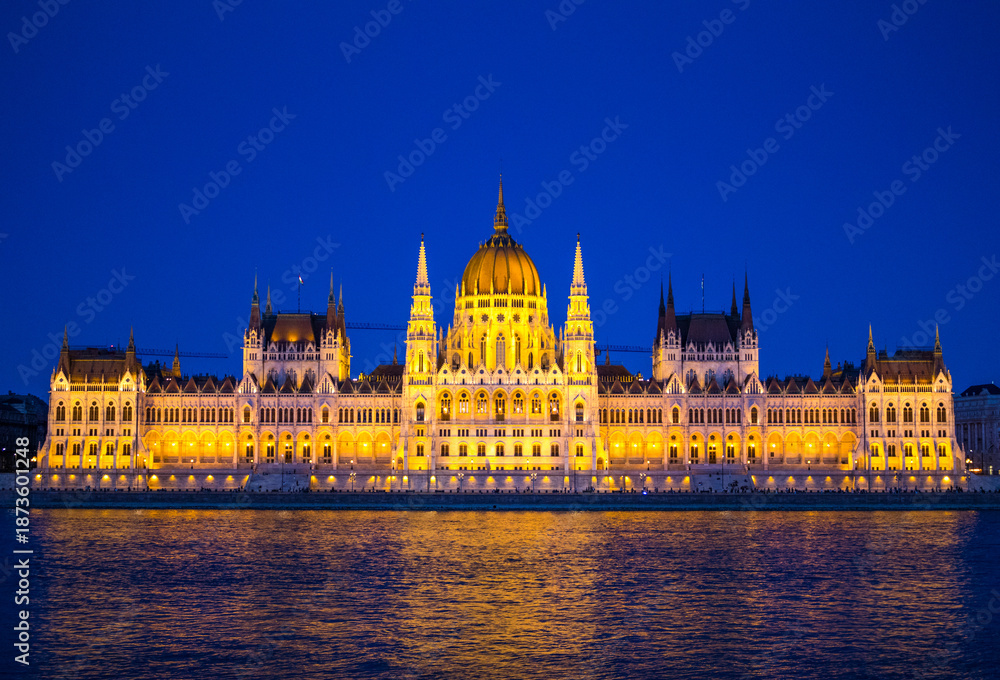 Fototapeta premium Hungarian Parliament Building