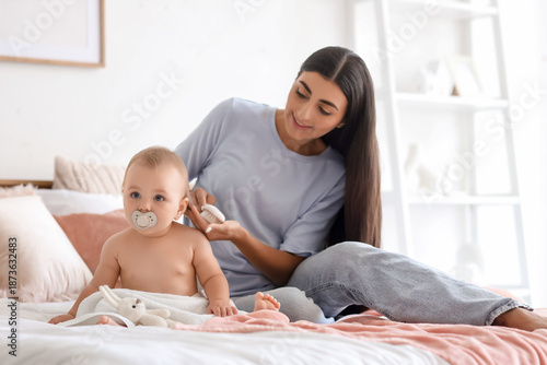 Young mother brushing her b...