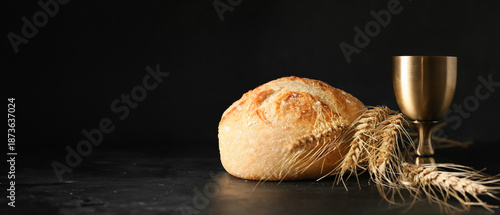 Photos Cup of wine with bread on dark background