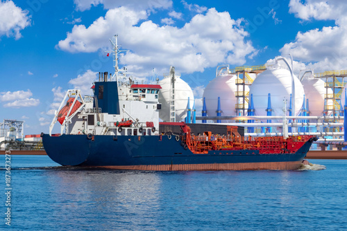 Slika na platnu Petrochemical shipping, tanker vessel transfers liquid gas and fuel near industr
