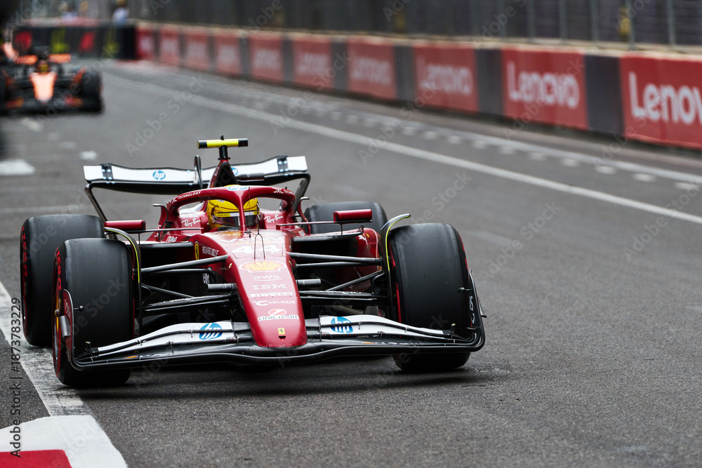 Obraz premium BAKU, AZERBAIJAN - SEPTEMBER 20, 2025: RB car (VCARB) through the urban streets of the Baku City Circuit during the Formula 1 Azerbaijan Grand Prix