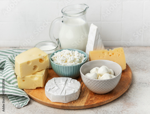 Cuadro en lienzo Assortment of fresh dairy products on wooden board