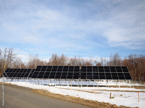 Wallpaper Mural ソーラーパネルがある風景 Torontodigital.ca