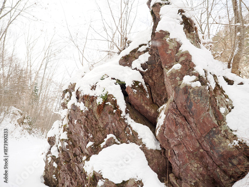 Wallpaper Mural 赤岩青巌峡の大岩と雪景色 Torontodigital.ca