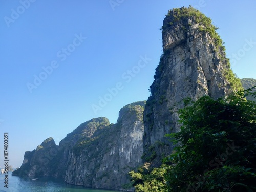 Vietnam Hallon Bay