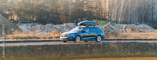 Transportation of vacation baggage in rooftop box