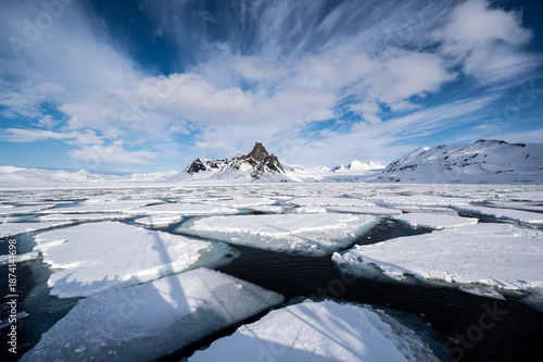 Valokuva A vast, icy landscape under a dramatic sky