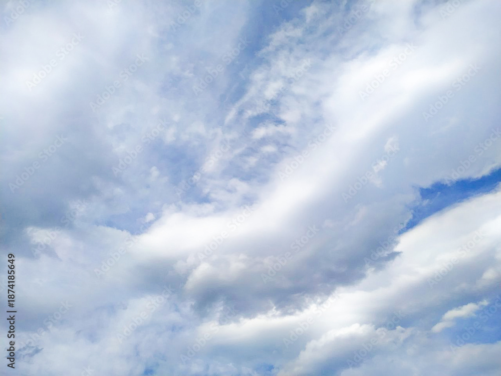 Fototapeta premium Beautiful bright clouds in blue sky