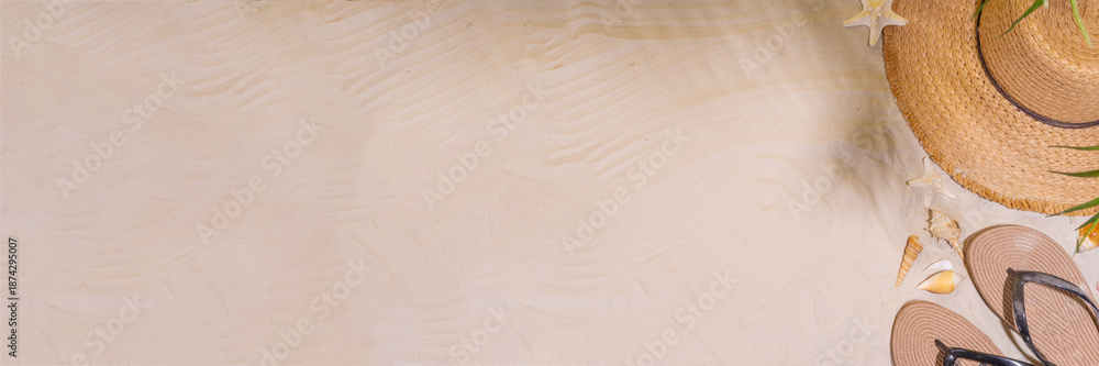 Obraz premium Summer sunny sand background with straw hat
