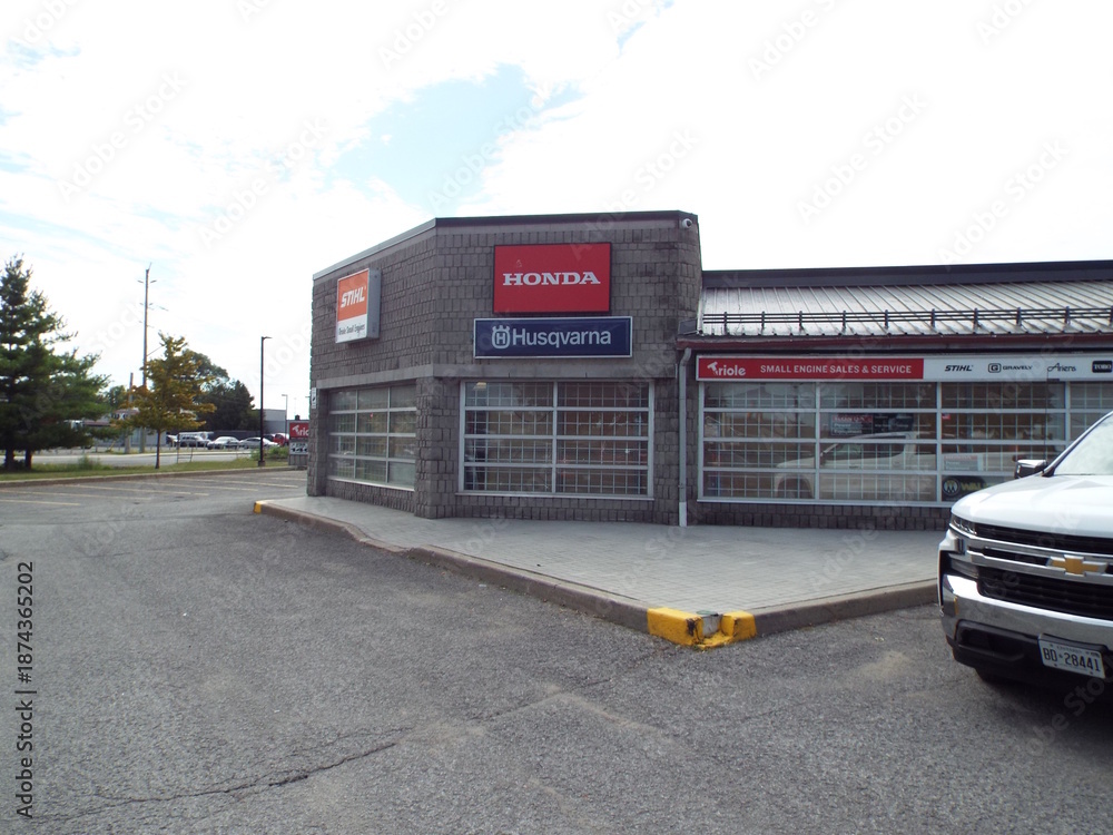 Obraz premium Gloucester, ON, Canada-July 5,2025:The storefront of 