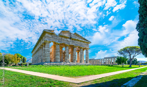 Tableau sur toile The ancient Greek temple of Hera in Paestum, Italy