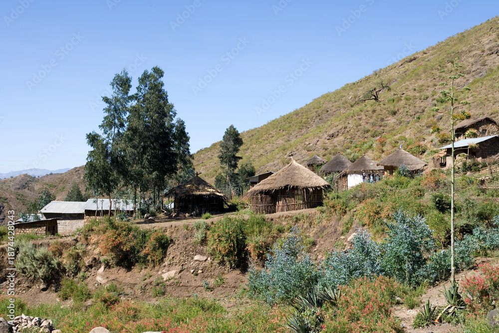 Obraz premium Ethiopia traditional houses in the Lalibella area on a cloudy autumn day.