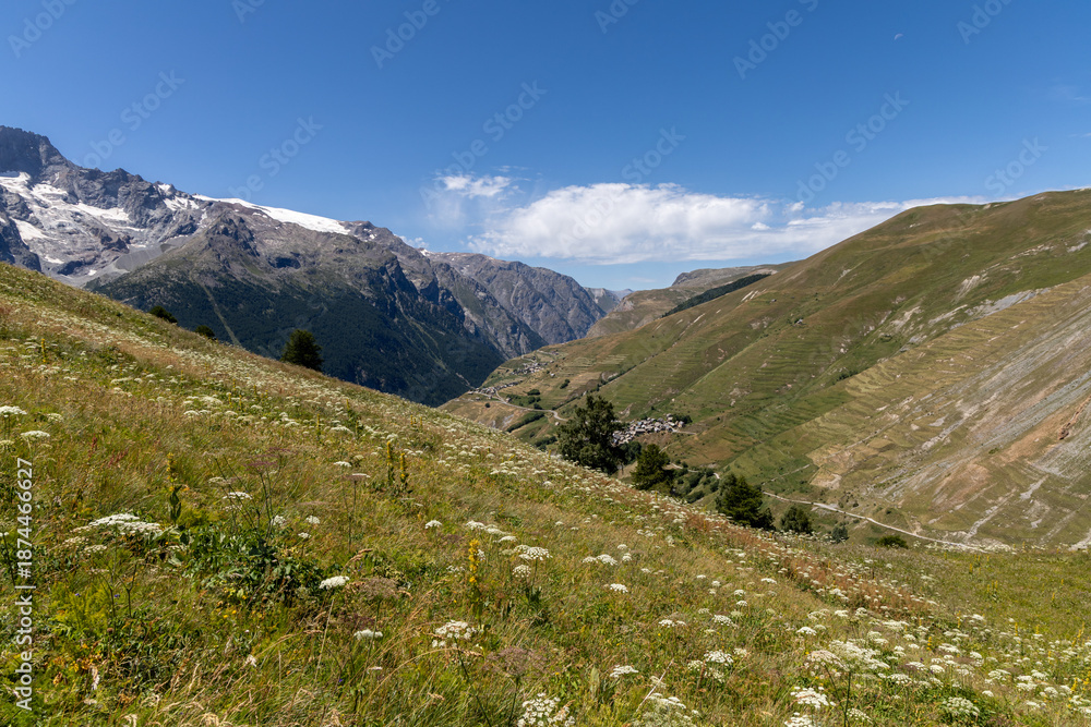 Fototapeta premium Mountain view of the Emparis Plateau in the Arves Massif, Hautes-Alpes, French Alps, featuring rugged peaks and alpine meadows
