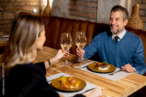 Couple enjoys dinner togeth...