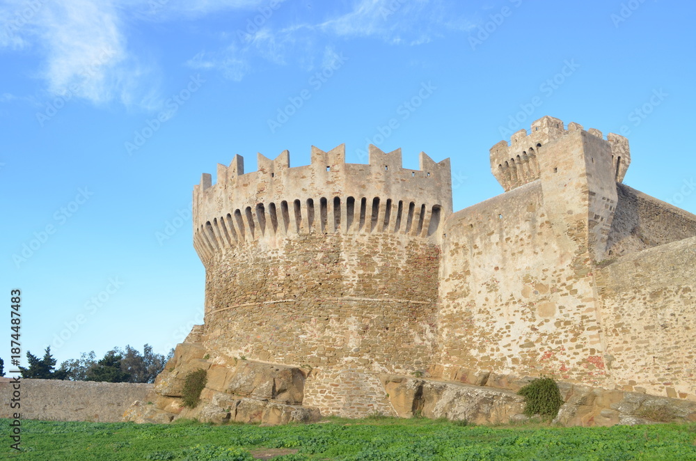 Naklejka premium An ancient building with a tower and a wall.