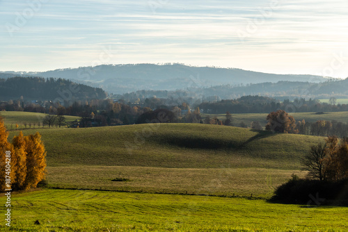 Gebirgslandschaft bei Lipova u Sluknova im Norden Tschechiens mit Blick auf den Tanečnice