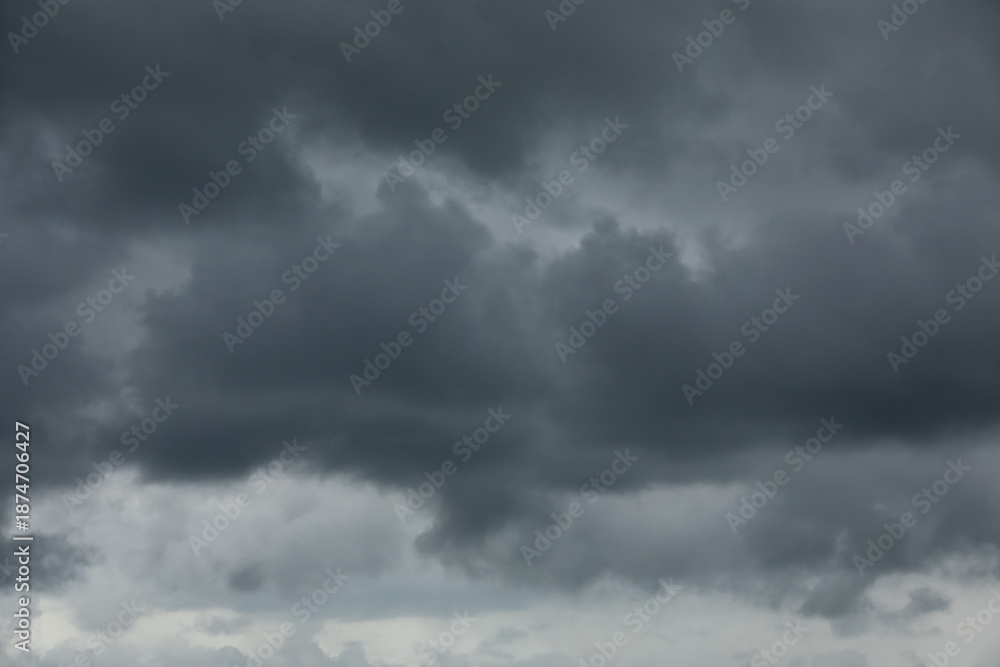 Fototapeta premium Grey thunder clouds in sky on nasty day