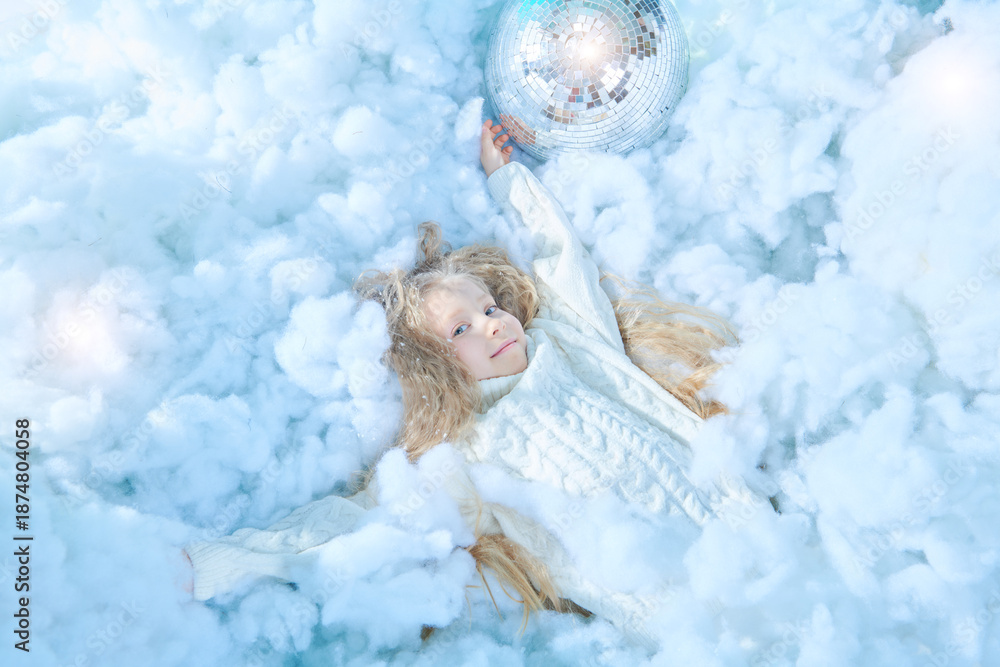 Naklejka premium play with snow