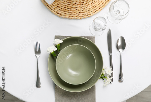 Beautiful table setting wit...
