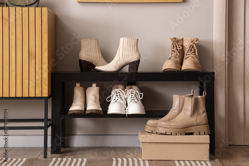 Billede på lærred Stand with winter boots in hallway