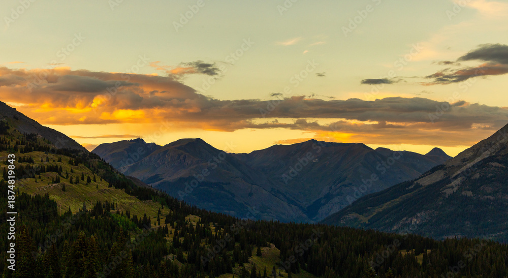 Fototapeta premium sunset in the mountains