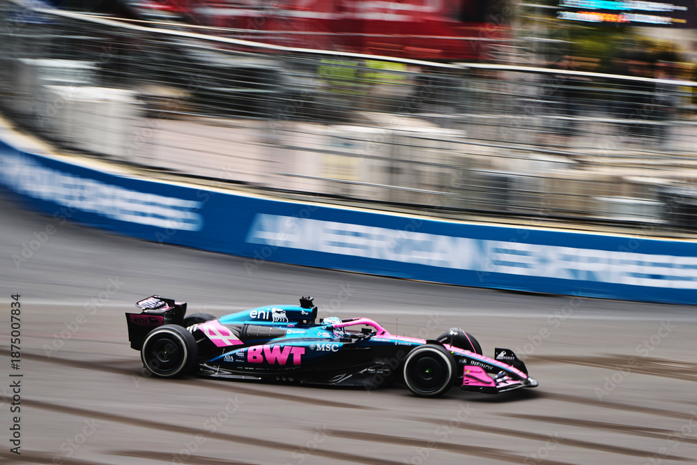Naklejka premium BAKU, AZERBAIJAN - SEPTEMBER 21, 2025: A BWT Alpine F1 Team A525 speeds along the Baku City Circuit during the 2025 Azerbaijan Grand Prix