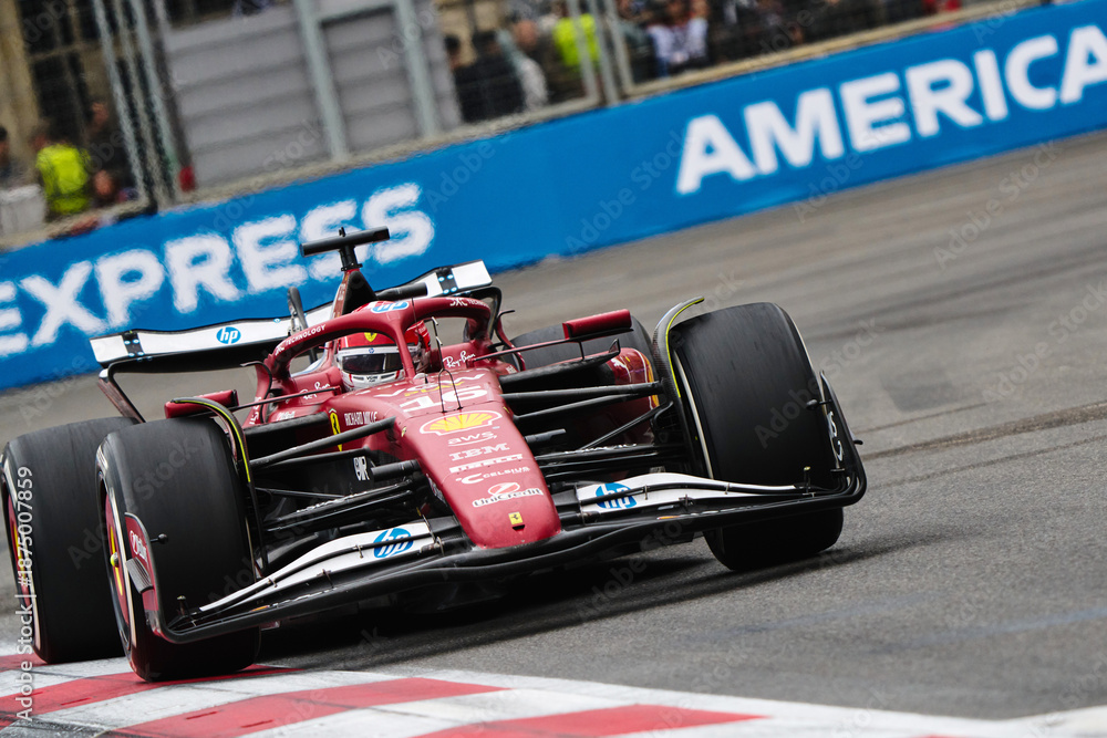 Obraz premium BAKU, AZERBAIJAN - SEPTEMBER 21, 2025: Charles Leclerc competes in the Scuderia Ferrari HP SF-25 during the Formula 1 Azerbaijan Grand Prix at Baku City Circuit