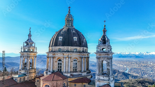 Tableau sur toile Basilica di Superga in Piemonte, Italy - offering one of the best views to the s
