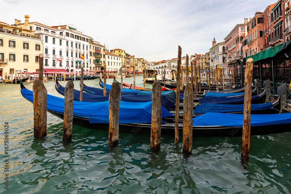 Naklejka premium Venice medieval architecture and gondolas on Grand canal, Italy