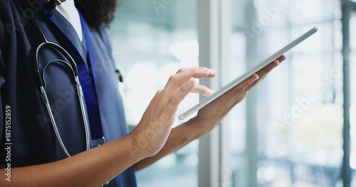 фотографія Doctor, hands or tablet in hospital for healthcare, virtual consulting or digital patient prescription