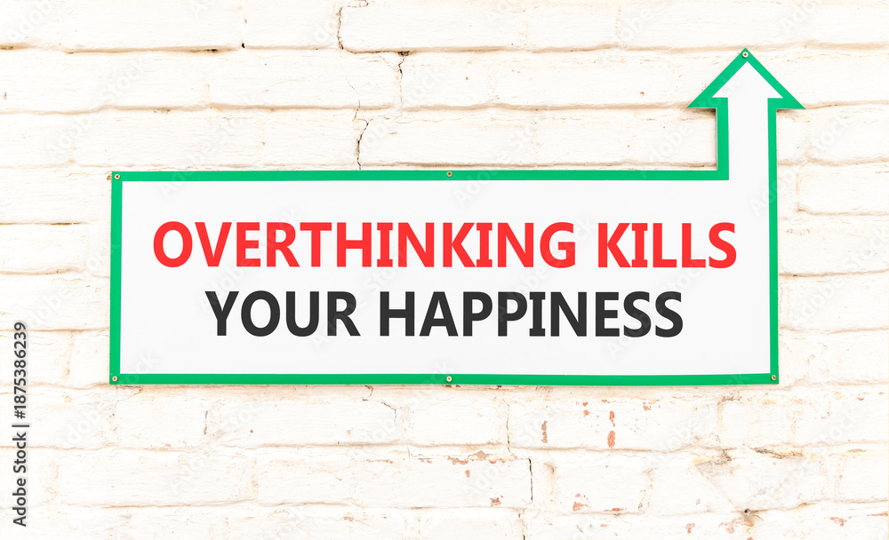 Obraz premium Overthinking kills your happiness symbol. Concept words Overthinking kills your happiness on sign plate. Beautiful brick wall background. Business overthinking kills happiness concept. Copy space.