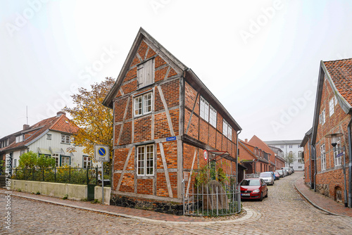 Ratzeburg in Schleswig-Holstein Domhof Altstadt Dom See Nebel Herbst Hafen Gebäude Backstein