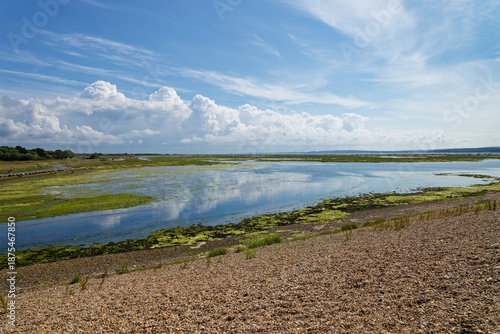 Lagune au bord de la Manche en Angleterre