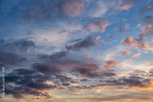 Contrasting evening sky with pronounced cirrus structures.