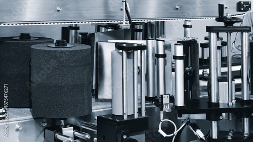 Εκτύπωση καμβά Paper sticker tape for sticking on food packaging on stickering machine of packaging container in factory or plant