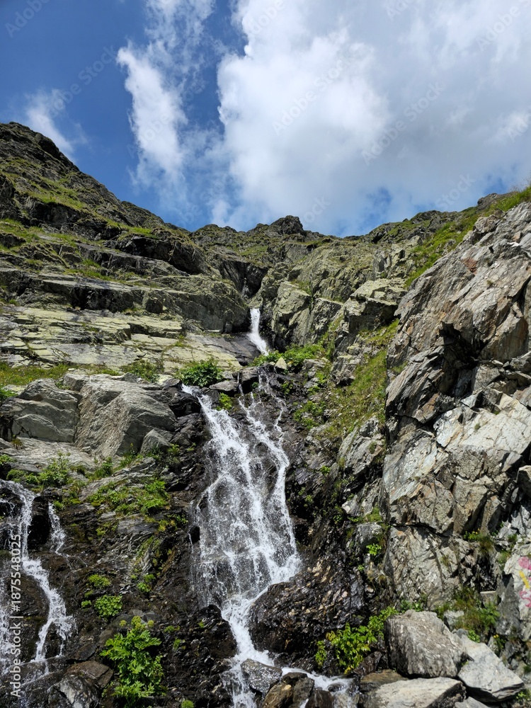 Obraz premium waterfall in the mountains