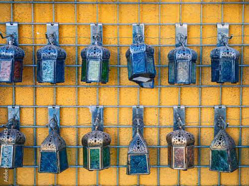 Lanterns of Memory: Córdoba’s Miniature Echoes in Metal and Glass